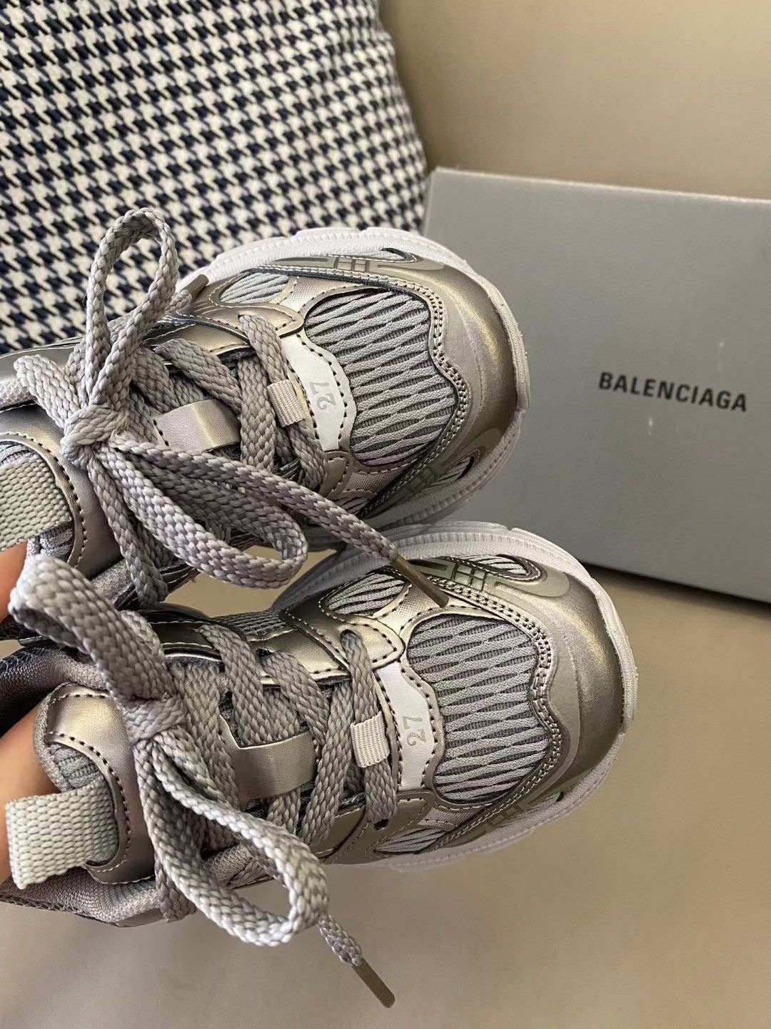 图片[8]-原图直出🌟尺码26-37. 巴黎世家 洋气又百搭的老爹鞋穿上舒服透气💨魔术贴设计，方便宝贝穿脱✅鞋底防滑耐磨☺️舒服好穿✌🏻跑步跳高都棒棒哒🎉鞋型好好看爱了😻-选品中心