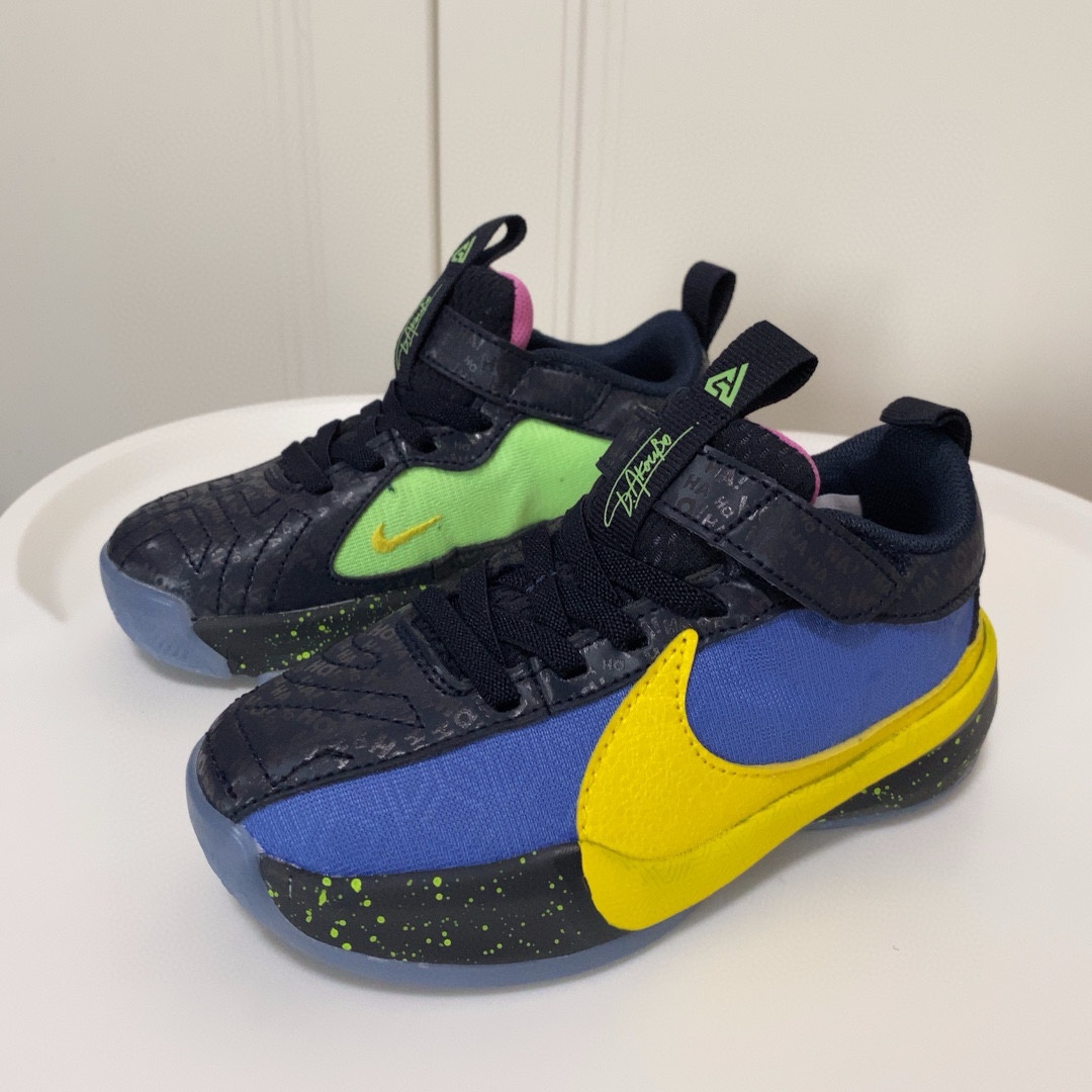 图片[3]-放 Nike耐克FREAK5字母哥实战减震篮球鞋 鞋身采用织物和皮革混合面料舒适 透气 鞋底EVA泡棉材质结合橡胶大底轻便 防滑 运动就选它 尺码26-37-选品中心