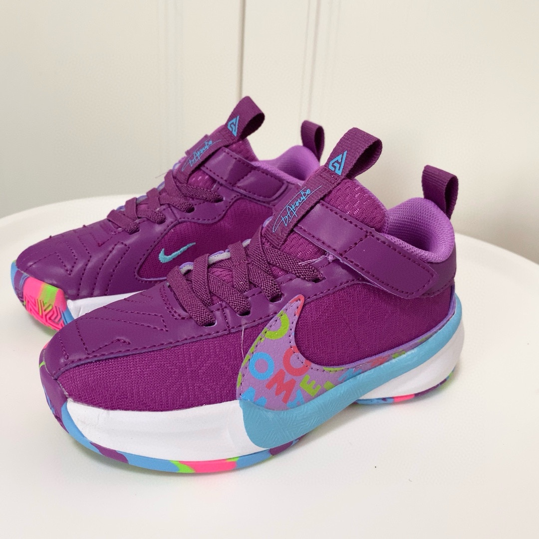 图片[5]-放 Nike耐克FREAK5字母哥实战减震篮球鞋 鞋身采用织物和皮革混合面料舒适 透气 鞋底EVA泡棉材质结合橡胶大底轻便 防滑 运动就选它 尺码26-37-选品中心