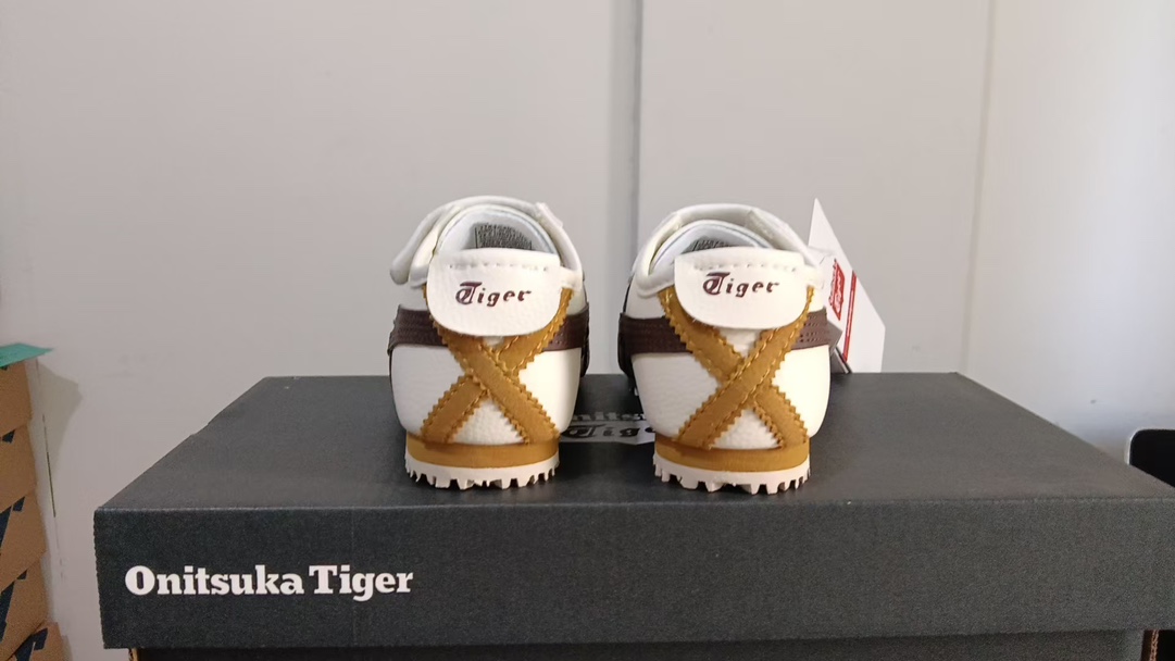 图片[3]-新色 YSS 亚瑟士鬼冢虎新款限量儿童魔术贴休闲鞋 尺码：22.5–37.5码 新工厂新工艺新材料🆕 新配色更好看啦✌🏻 经典款式设计，低调奢华有内涵❤️ 魔术贴松紧带设计，穿脱超方便✔️ 超弹橡胶大底，脚感超赞👍🏻.-选品中心