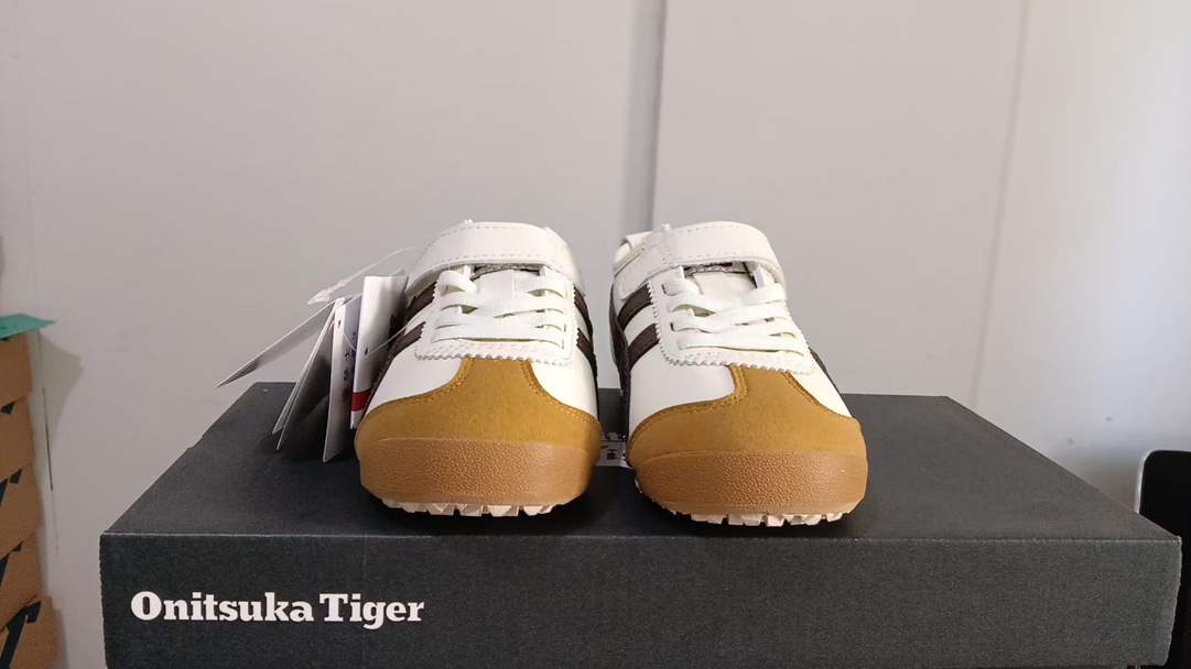 图片[2]-新色 YSS 亚瑟士鬼冢虎新款限量儿童魔术贴休闲鞋 尺码：22.5–37.5码 新工厂新工艺新材料🆕 新配色更好看啦✌🏻 经典款式设计，低调奢华有内涵❤️ 魔术贴松紧带设计，穿脱超方便✔️ 超弹橡胶大底，脚感超赞👍🏻.-选品中心