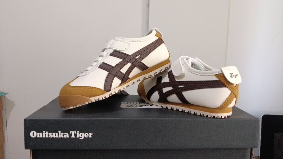 图片[5]-新色 YSS 亚瑟士鬼冢虎新款限量儿童魔术贴休闲鞋 尺码：22.5–37.5码 新工厂新工艺新材料🆕 新配色更好看啦✌🏻 经典款式设计，低调奢华有内涵❤️ 魔术贴松紧带设计，穿脱超方便✔️ 超弹橡胶大底，脚感超赞👍🏻.-选品中心