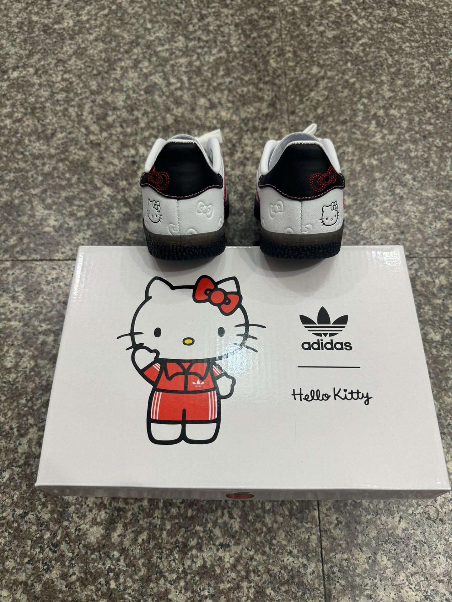 图片[4]-补齐 德训2代 Hello Kitty/凯蒂猫 x adidas originals GAZELLE 时尚百搭 防滑减震 低帮 儿童板鞋 尺码24-37 .-选品中心