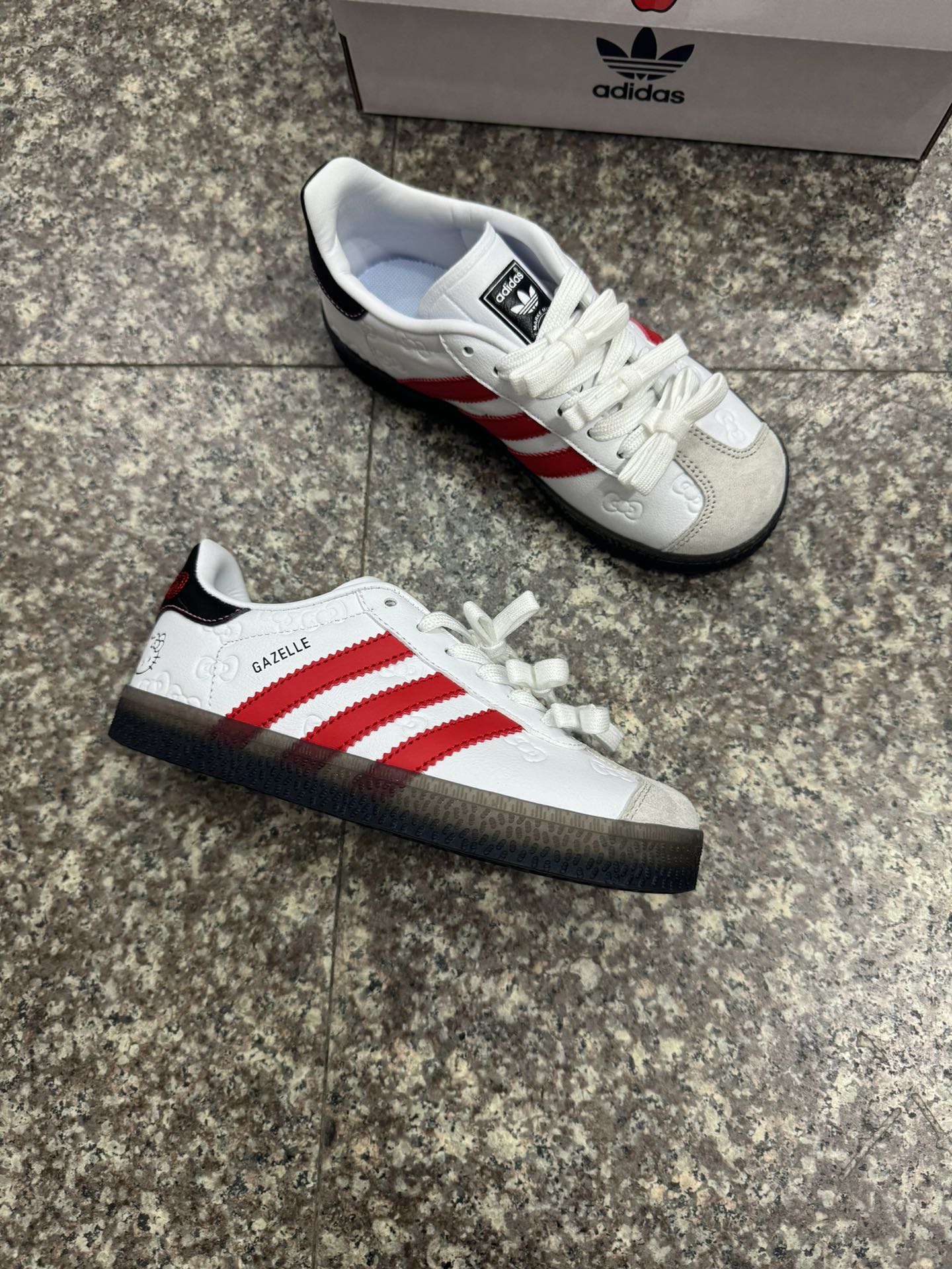 图片[5]-补齐 德训2代 Hello Kitty/凯蒂猫 x adidas originals GAZELLE 时尚百搭 防滑减震 低帮 儿童板鞋 尺码24-37 .-选品中心