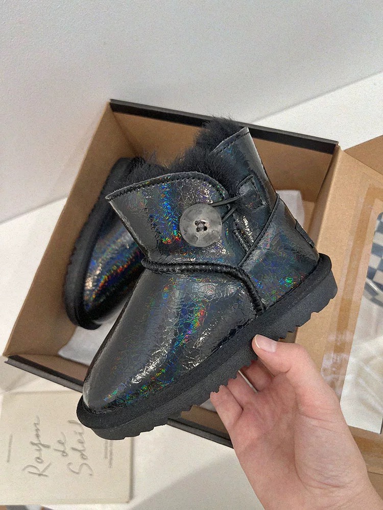 图片[6]-UGG镭射羊毛一体防水雪地靴 镭射系列三色～ 材质：头层牛皮压花➕羊毛，防滑牛筋底 ✦既可以时尚好看，也可以防水防污☝🏻 尺码：童25-35-选品中心