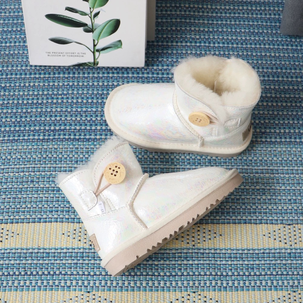 图片[4]-UGG镭射羊毛一体防水雪地靴 镭射系列三色～ 材质：头层牛皮压花➕羊毛，防滑牛筋底 ✦既可以时尚好看，也可以防水防污☝🏻 尺码：童25-35-选品中心