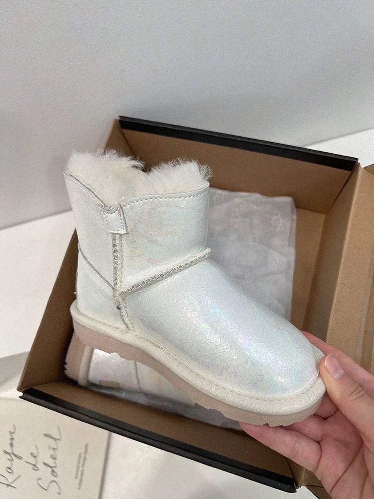 图片[6]-UGG镭射羊毛一体防水雪地靴 镭射系列三色～ 材质：头层牛皮压花➕羊毛，防滑牛筋底 ✦既可以时尚好看，也可以防水防污☝🏻 尺码：童25-35-选品中心