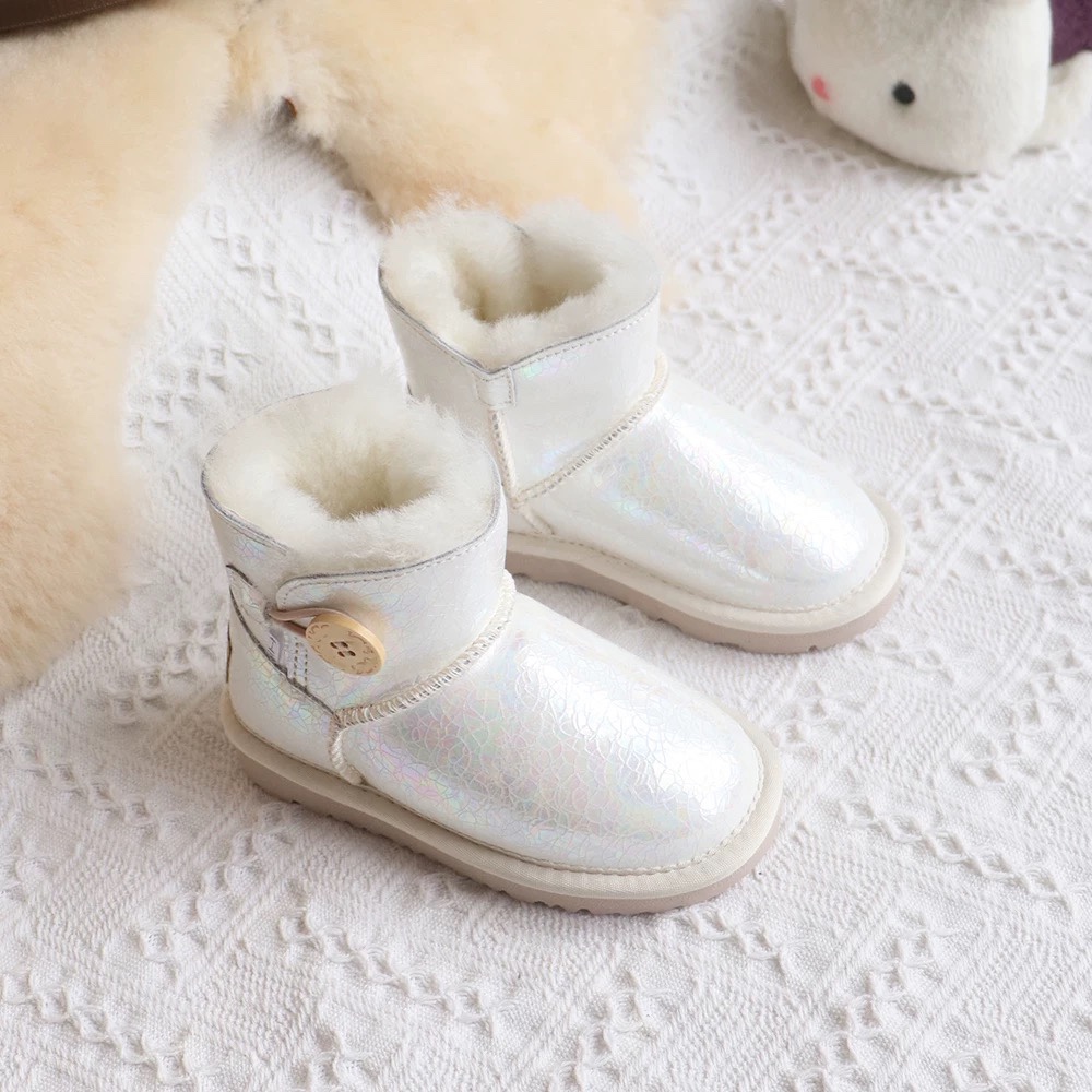 图片[3]-UGG镭射羊毛一体防水雪地靴 镭射系列三色～ 材质：头层牛皮压花➕羊毛，防滑牛筋底 ✦既可以时尚好看，也可以防水防污☝🏻 尺码：童25-35-选品中心