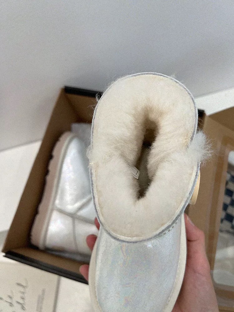 图片[9]-UGG镭射羊毛一体防水雪地靴 镭射系列三色～ 材质：头层牛皮压花➕羊毛，防滑牛筋底 ✦既可以时尚好看，也可以防水防污☝🏻 尺码：童25-35-选品中心