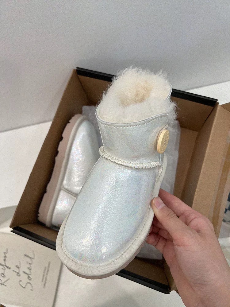 图片[7]-UGG镭射羊毛一体防水雪地靴 镭射系列三色～ 材质：头层牛皮压花➕羊毛，防滑牛筋底 ✦既可以时尚好看，也可以防水防污☝🏻 尺码：童25-35-选品中心