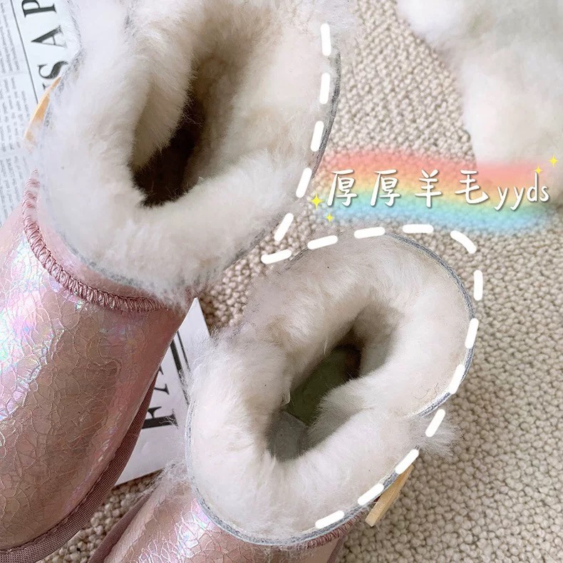 图片[7]-UGG镭射羊毛一体防水雪地靴25-35 材质：头层牛皮压花➕羊毛，防滑牛筋底 ✦既可以时尚好看，也可以防水防污☝🏻-选品中心