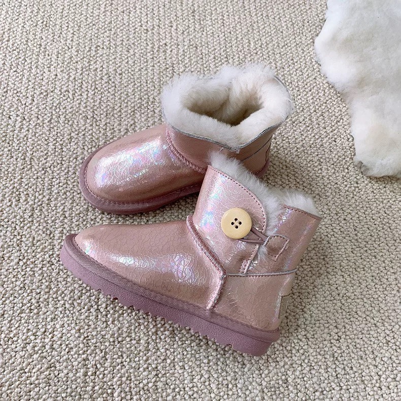 图片[5]-UGG镭射羊毛一体防水雪地靴25-35 材质：头层牛皮压花➕羊毛，防滑牛筋底 ✦既可以时尚好看，也可以防水防污☝🏻-选品中心