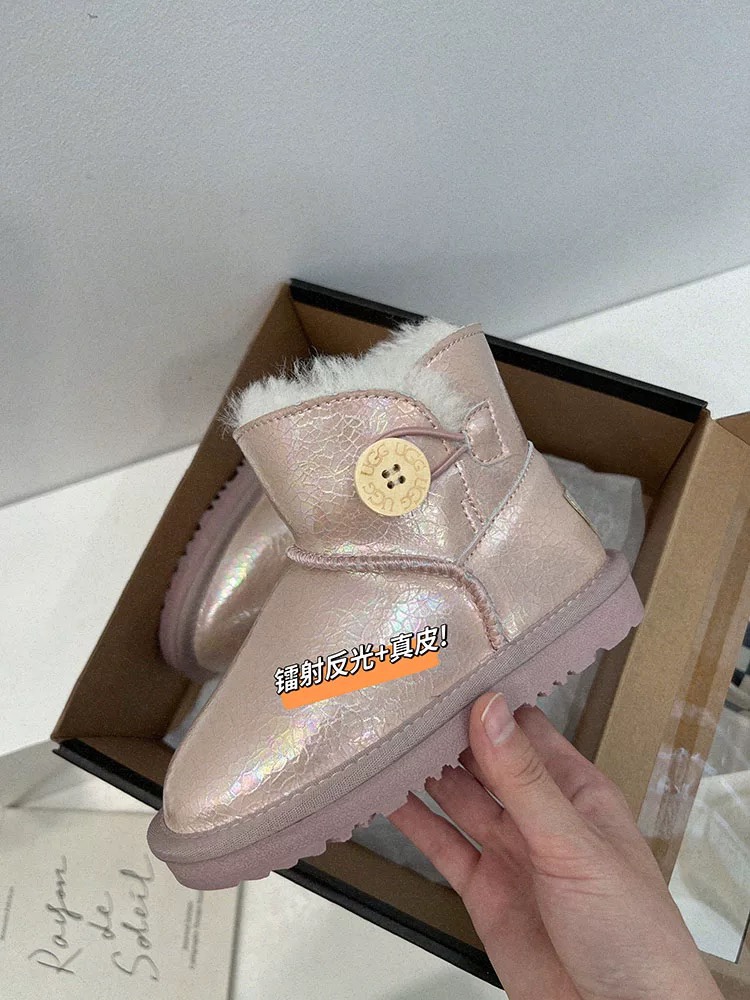 图片[8]-UGG镭射羊毛一体防水雪地靴25-35 材质：头层牛皮压花➕羊毛，防滑牛筋底 ✦既可以时尚好看，也可以防水防污☝🏻-选品中心
