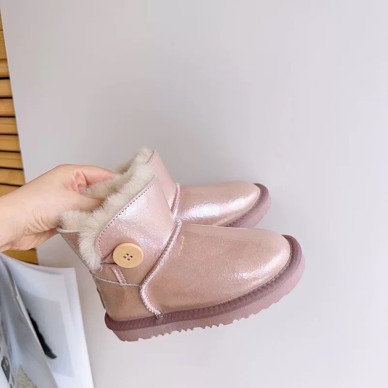 图片[4]-UGG镭射羊毛一体防水雪地靴25-35 材质：头层牛皮压花➕羊毛，防滑牛筋底 ✦既可以时尚好看，也可以防水防污☝🏻-选品中心