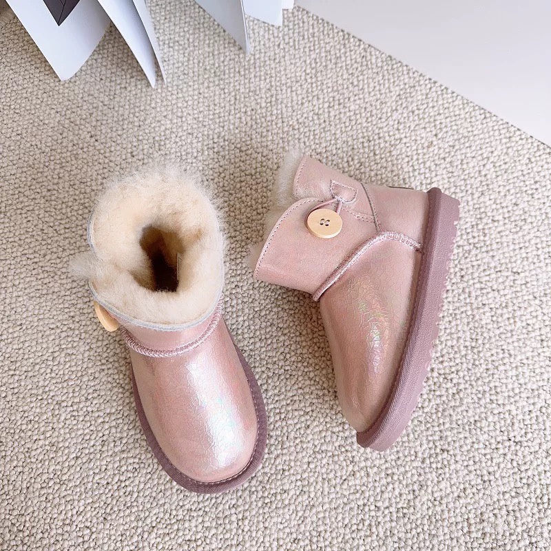 图片[3]-UGG镭射羊毛一体防水雪地靴25-35 材质：头层牛皮压花➕羊毛，防滑牛筋底 ✦既可以时尚好看，也可以防水防污☝🏻-选品中心