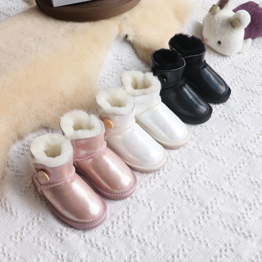 图片[7]-UGG镭射羊毛一体防水雪地靴 镭射系列三色～ 材质：头层牛皮压花➕羊毛，防滑牛筋底 ✦既可以时尚好看，也可以防水防污☝🏻 尺码：童25-35-选品中心