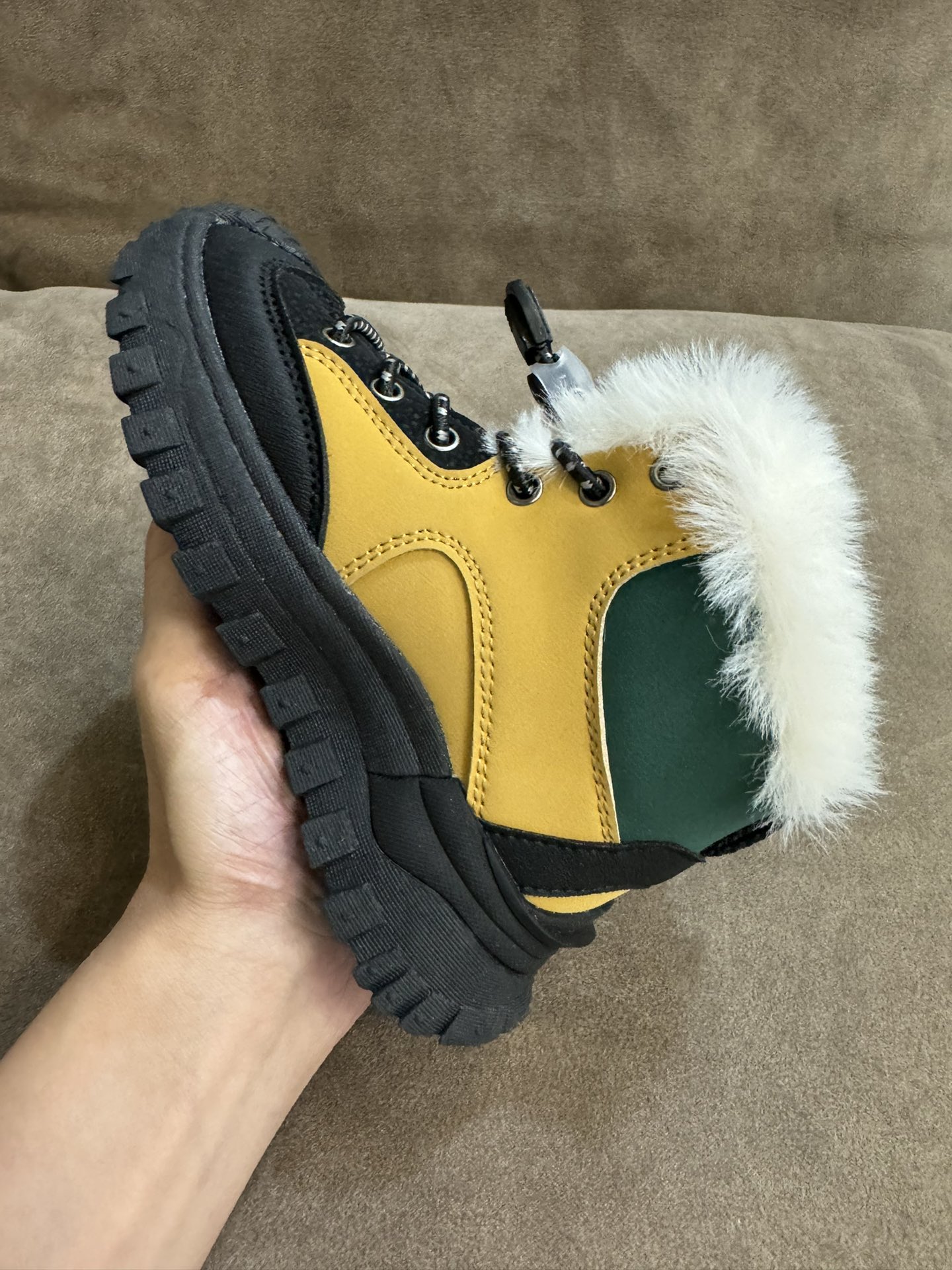 图片[2]-Keen 户外登山加绒保暖雪地靴童鞋 这双加绒雪地靴靴更不会让你失望 上脚很露营风 撞色的配色绝绝子又好看 鞋口鞋舌鞋垫加绒设计保暖效果刚刚好！ 松紧鞋带方便小朋友自己穿脱真的很值得入手一双试试！尺码26-37-选品中心