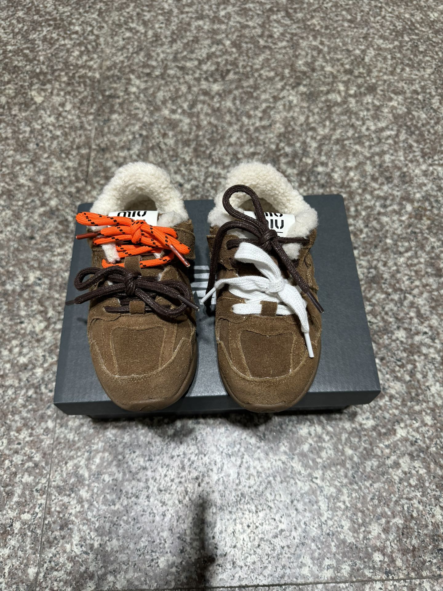 图片[7]-NB 530 miumiu 加绒联名童鞋 尺码24–37 采用双鞋带设计、独特的风格非常有质感！版型超级好看不肥不胖爱了爱了上脚非常轻便百搭～.-选品中心