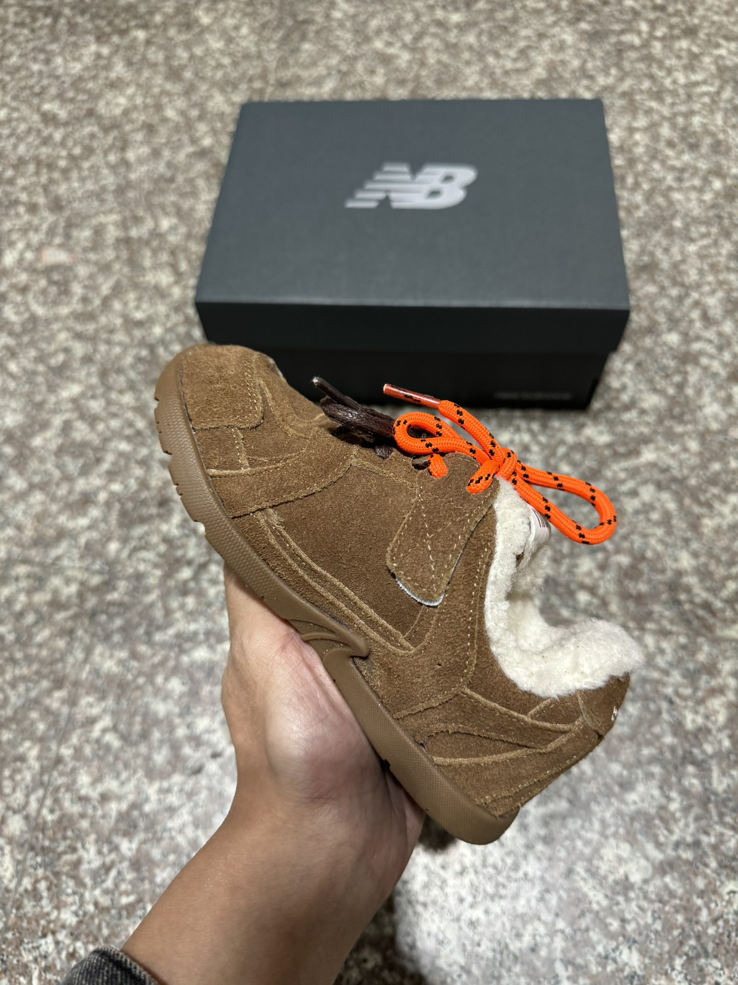 图片[2]-NB 530 miumiu 加绒联名童鞋 尺码24–37 采用双鞋带设计、独特的风格非常有质感！版型超级好看不肥不胖爱了爱了上脚非常轻便百搭～.-选品中心