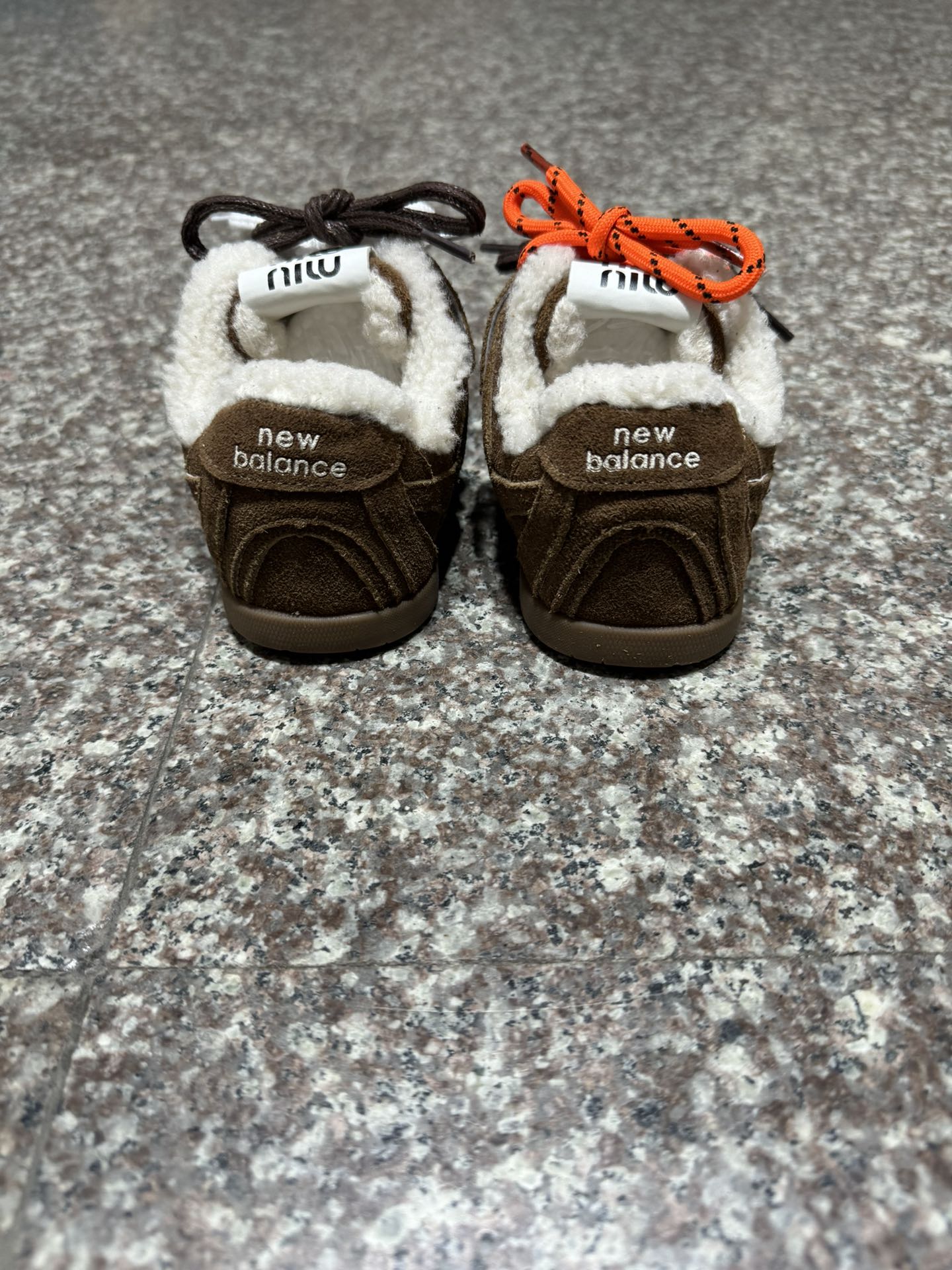 图片[9]-NB 530 miumiu 加绒联名童鞋 尺码24–37 采用双鞋带设计、独特的风格非常有质感！版型超级好看不肥不胖爱了爱了上脚非常轻便百搭～.-选品中心