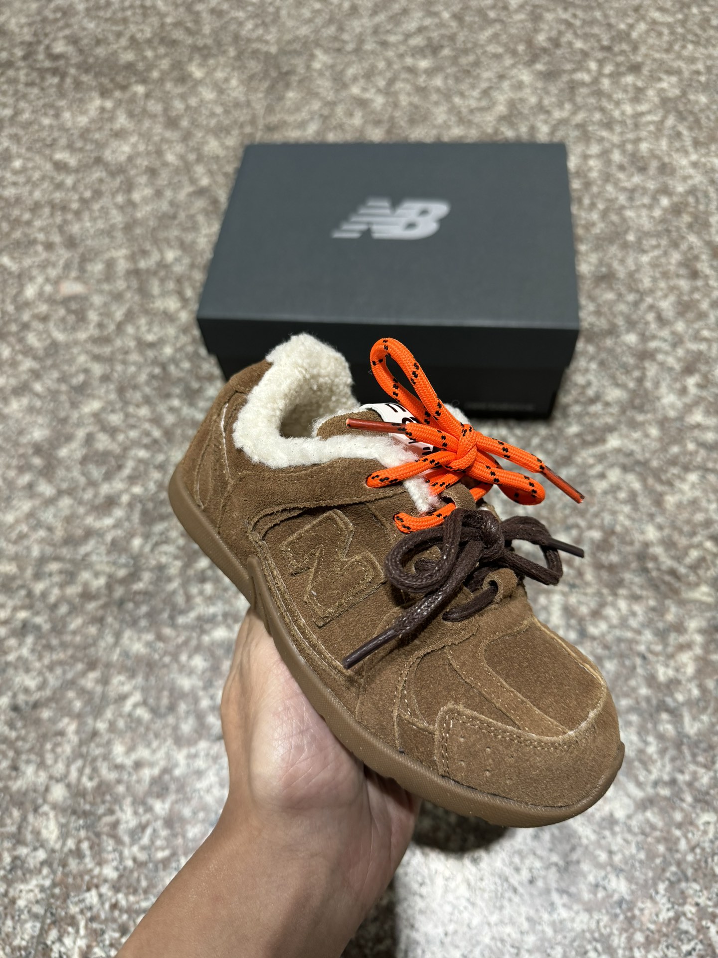 NB 530 miumiu 加绒联名童鞋 尺码24–37 采用双鞋带设计、独特的风格非常有质感！版型超级好看不肥不胖爱了爱了上脚非常轻便百搭～.-选品中心