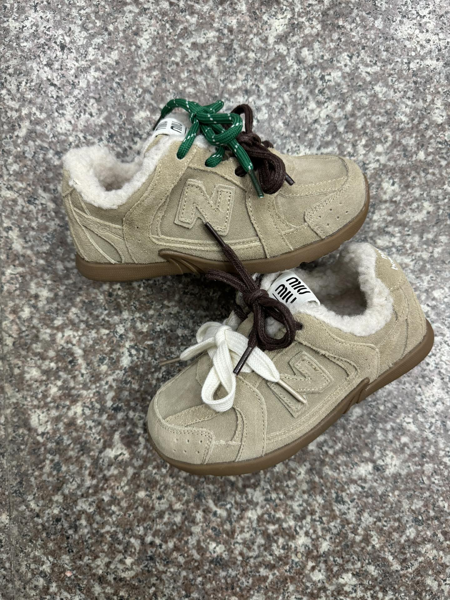 图片[5]-NB 530 miumiu 加绒联名童鞋 尺码24–37 采用双鞋带设计、独特的风格非常有质感！版型超级好看不肥不胖爱了爱了上脚非常轻便百搭～.-选品中心