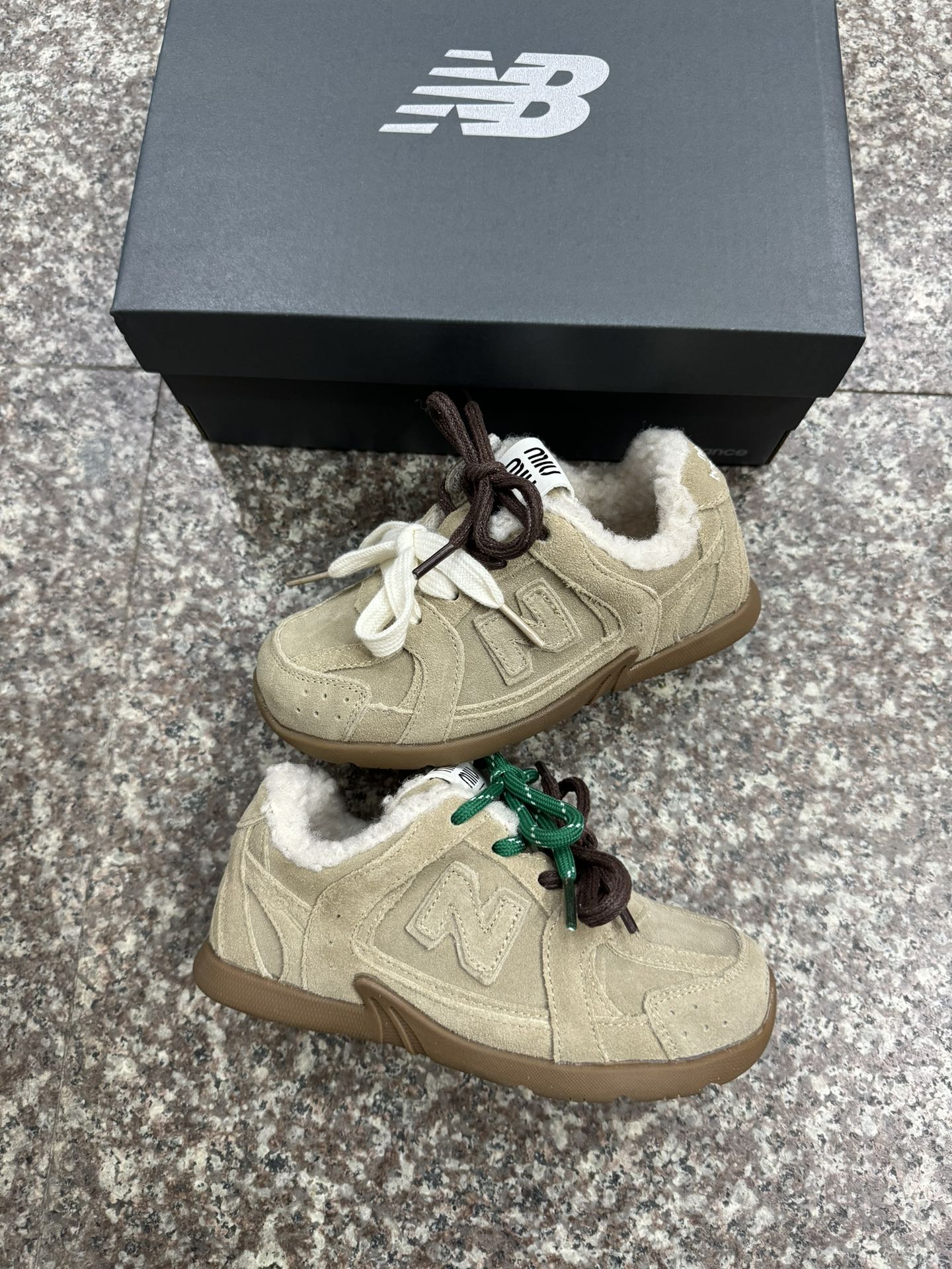 图片[10]-NB 530 miumiu 加绒联名童鞋 尺码24–37 采用双鞋带设计、独特的风格非常有质感！版型超级好看不肥不胖爱了爱了上脚非常轻便百搭～.-选品中心