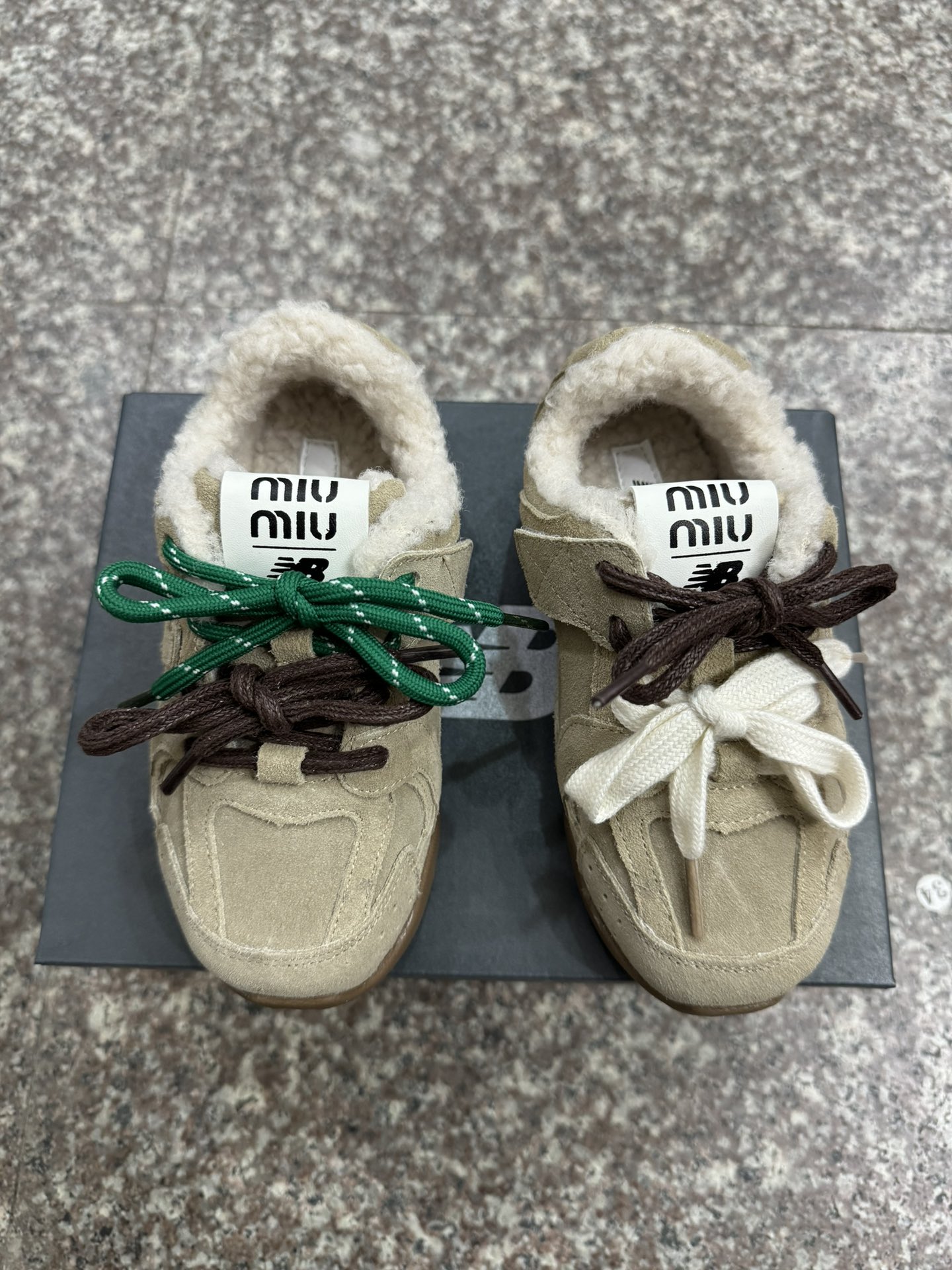 图片[7]-NB 530 miumiu 加绒联名童鞋 尺码24–37 采用双鞋带设计、独特的风格非常有质感！版型超级好看不肥不胖爱了爱了上脚非常轻便百搭～.-选品中心