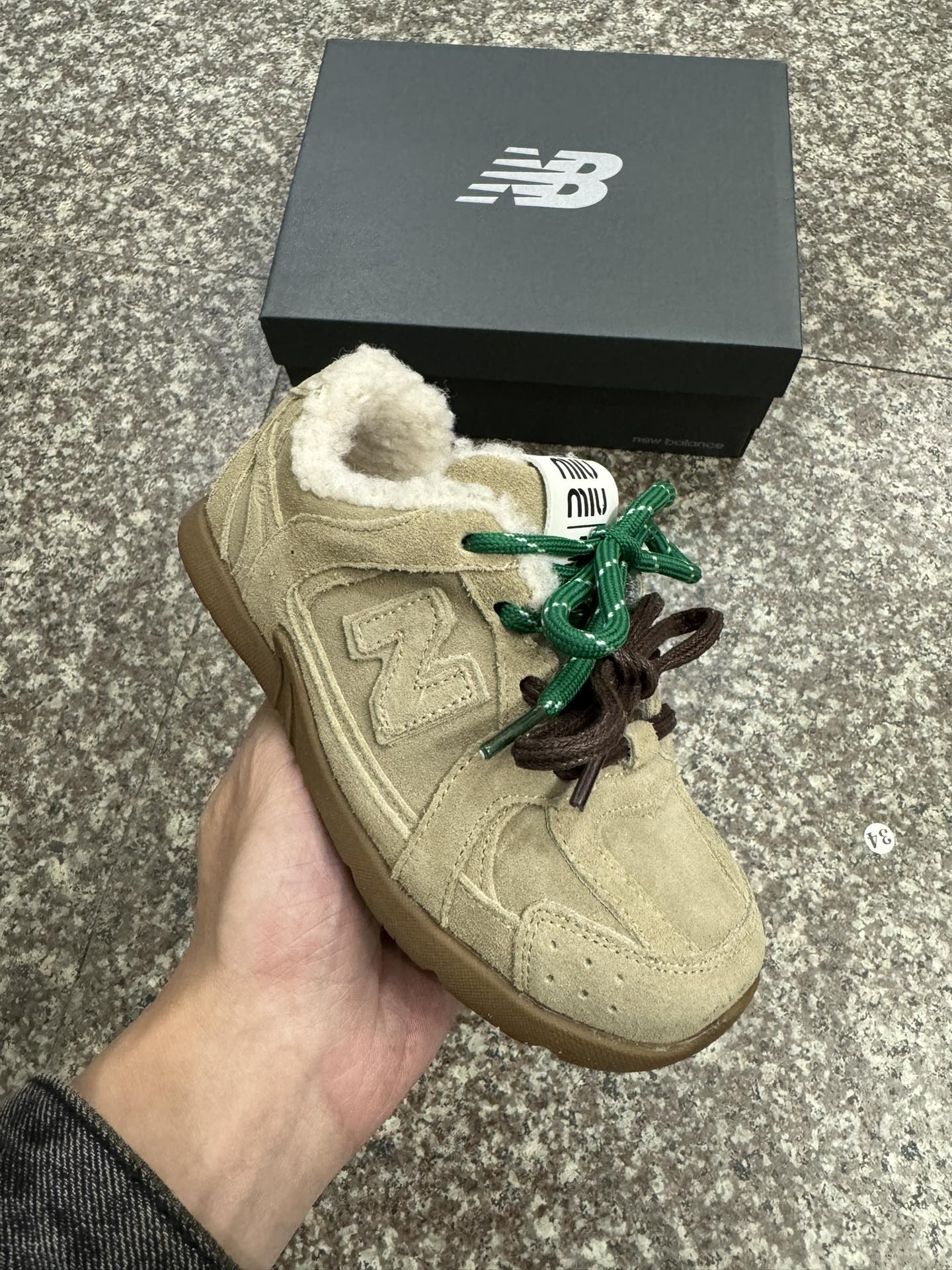 NB 530 miumiu 加绒联名童鞋 尺码24–37 采用双鞋带设计、独特的风格非常有质感！版型超级好看不肥不胖爱了爱了上脚非常轻便百搭～.-选品中心