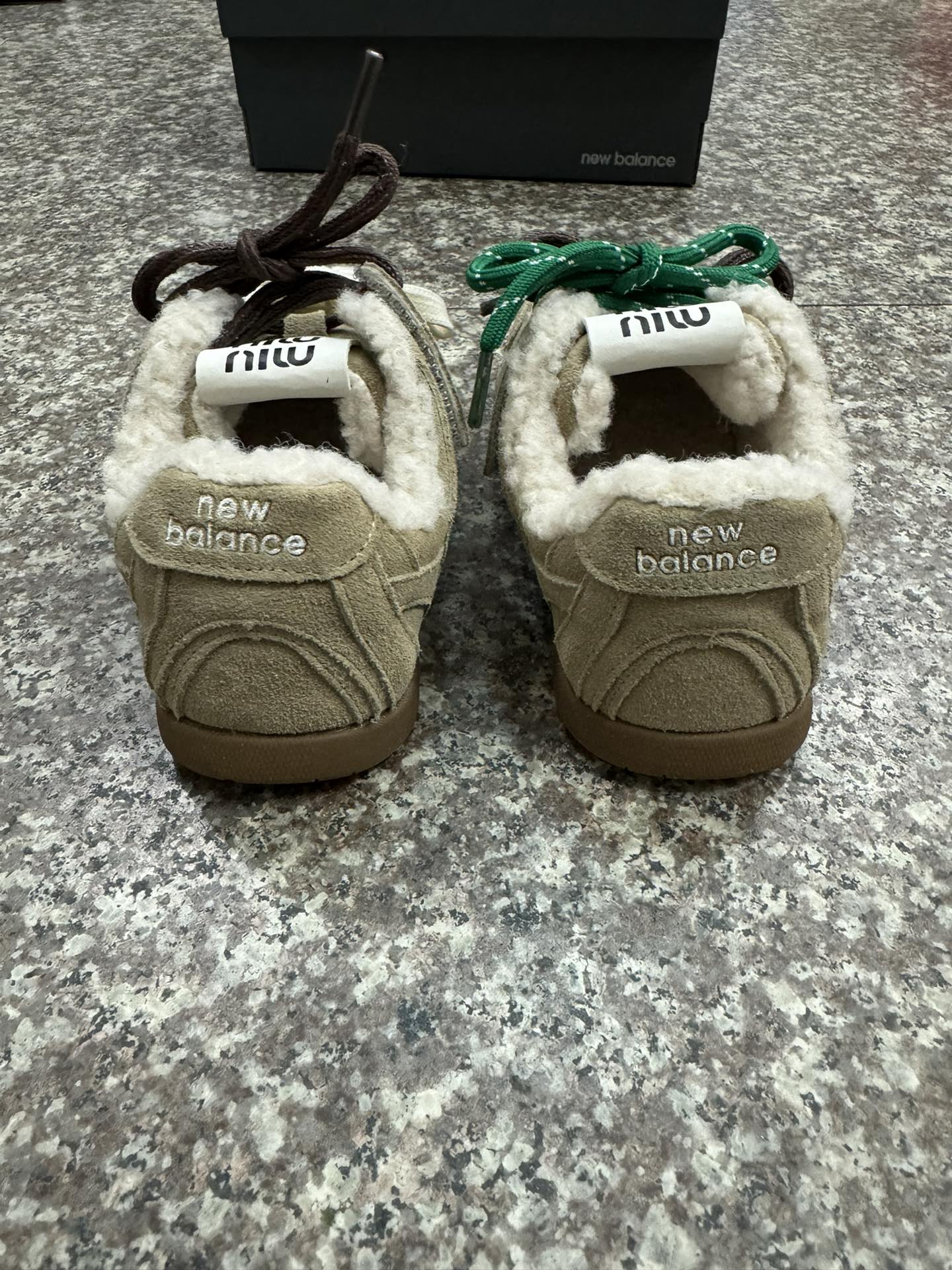 图片[9]-NB 530 miumiu 加绒联名童鞋 尺码24–37 采用双鞋带设计、独特的风格非常有质感！版型超级好看不肥不胖爱了爱了上脚非常轻便百搭～.-选品中心