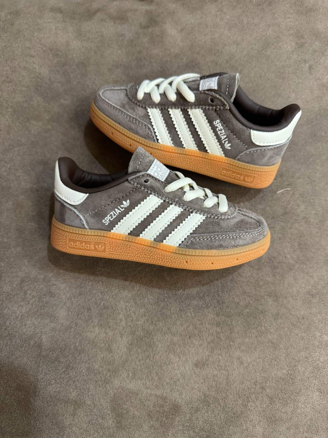 图片[7]-新款德训3代 adidas SPEZIAL 儿童鞋猪八皮德训鞋运动鞋 时尚百搭 防滑减震 低帮 儿童板鞋 尺码24-37 .-选品中心