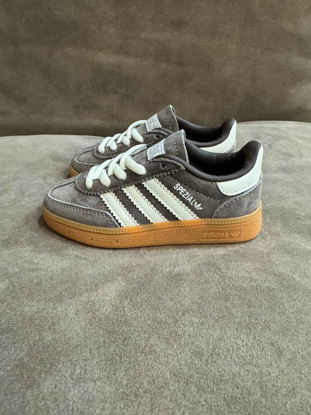 图片[5]-新款德训3代 adidas SPEZIAL 儿童鞋猪八皮德训鞋运动鞋 时尚百搭 防滑减震 低帮 儿童板鞋 尺码24-37 .-选品中心