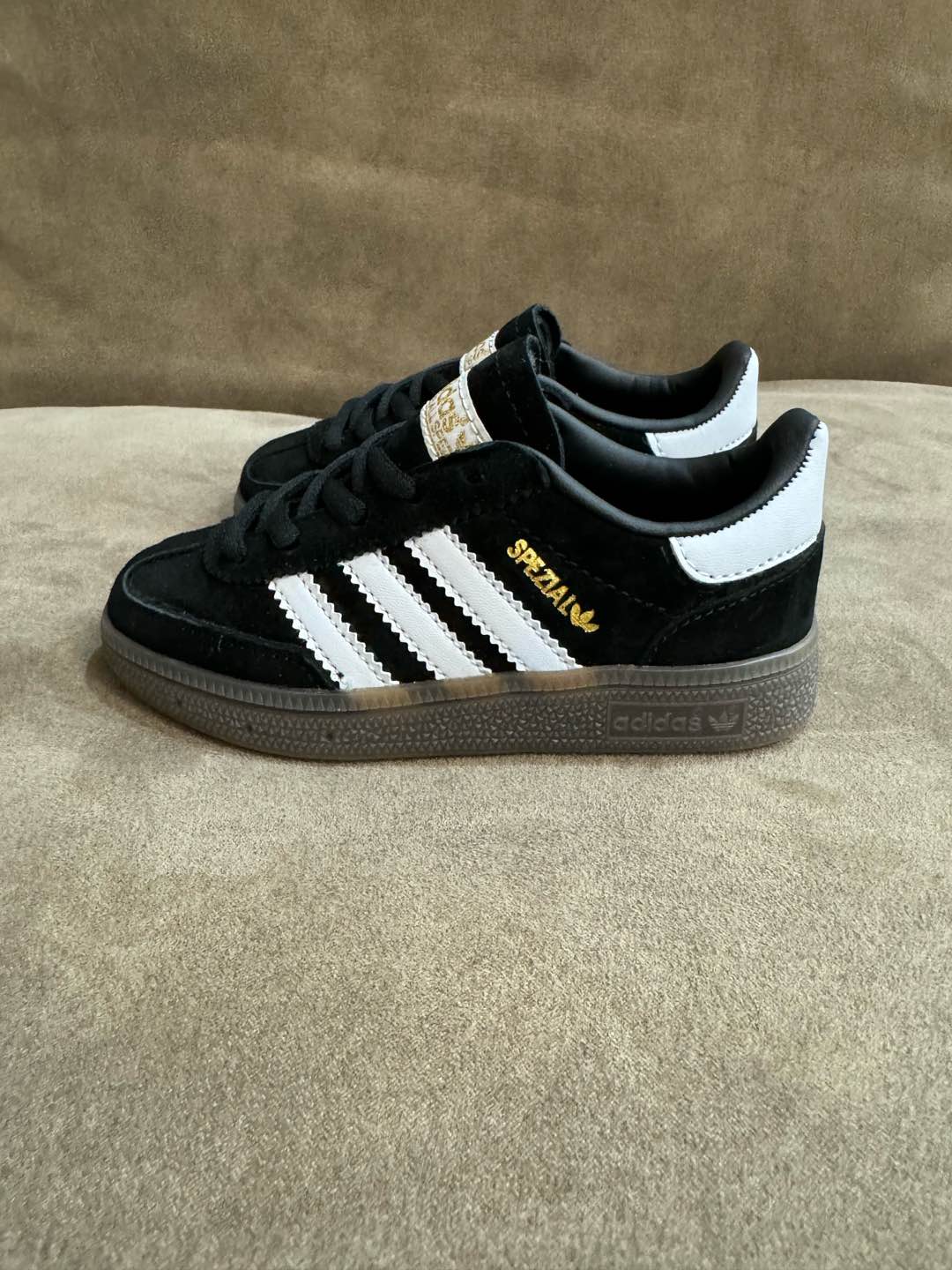 图片[3]-新款德训3代 adidas SPEZIAL 儿童鞋猪八皮德训鞋运动鞋 时尚百搭 防滑减震 低帮 儿童板鞋 尺码24-37 .-选品中心