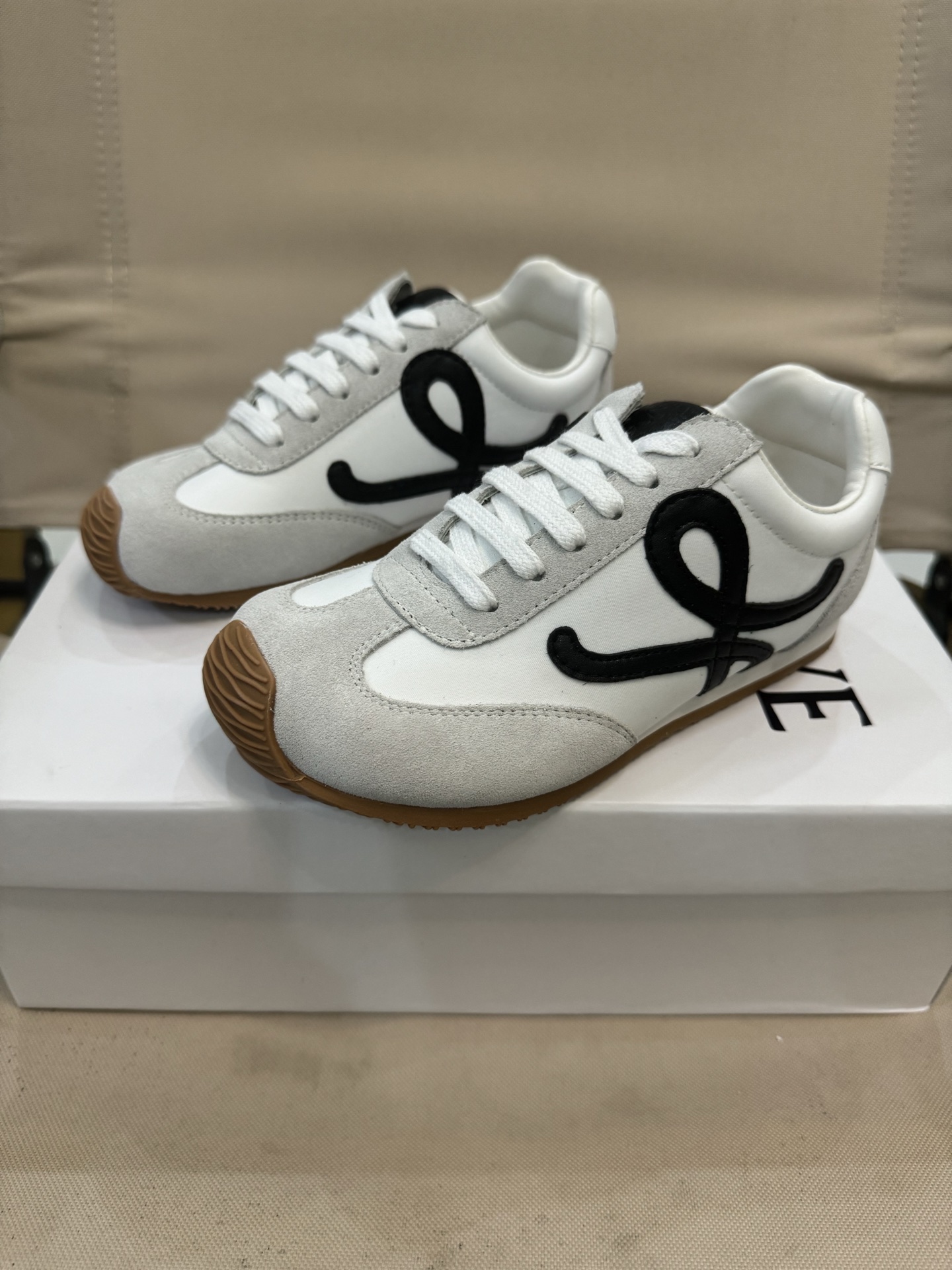 图片[7]-LOEWE罗意威阿甘德训鞋网红款真皮芭蕾拼色儿童运动鞋童鞋 王一博杨幂明星款欧洲站系男女童百搭跑步鞋户外炸街童鞋 尺码：26-37码-选品中心