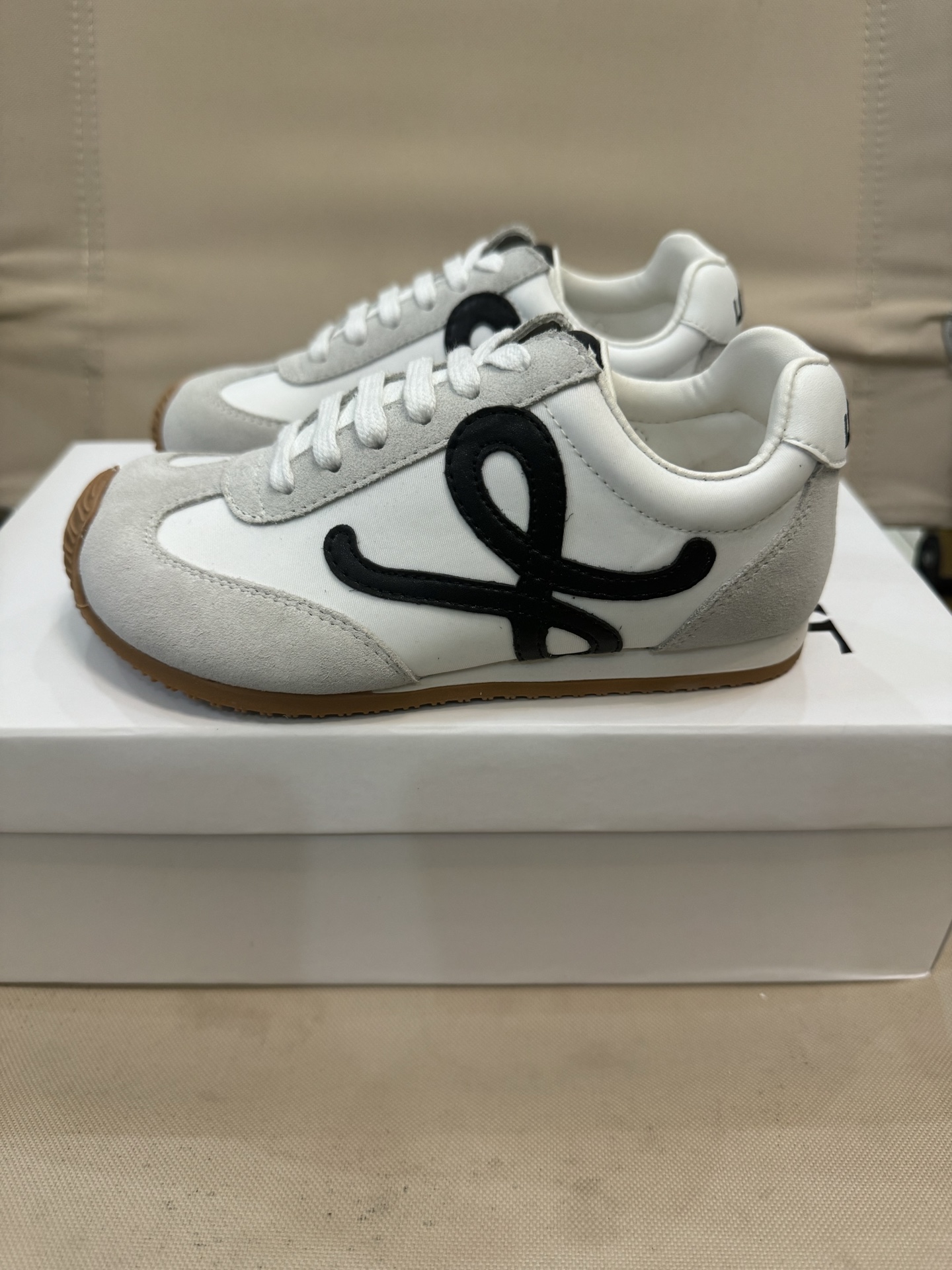 NO:211171,LOEWE Forrest Gund training shoes internet celebrity genuine leather ballet color-blocking children's sneakers Wang Yibo Yang Mi star style European station boys and girls versatile running shoes outdoor street-fried children's shoes Size 26-37, Luo Yiwei, loewe, loewe, sneakers,19860909LOEWE罗意威阿甘德训鞋网红款真皮芭蕾拼色儿童运动鞋童鞋 王一博杨幂明星款欧洲站系男女童百搭跑步鞋户外炸街童鞋 尺码26-37码,罗意威,loewe,loewe,sneakers,,Children's