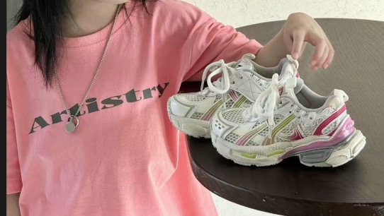 图片[3]-巴黎7.5代单网透气系列儿童魔术贴老爹鞋 尺码：26-37码 经典巴黎世家老爹款🆒 魔术贴设计，穿脱方便✌🏻 闪钻系列✨时髦又洋气✨-选品中心