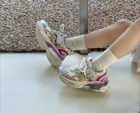 图片[4]-巴黎7.5代单网透气系列儿童魔术贴老爹鞋 尺码：26-37码 经典巴黎世家老爹款🆒 魔术贴设计，穿脱方便✌🏻 闪钻系列✨时髦又洋气✨-选品中心