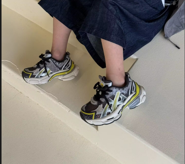 图片[5]-巴黎7.5代单网透气系列儿童魔术贴老爹鞋 尺码：26-37码 经典巴黎世家老爹款🆒 魔术贴设计，穿脱方便✌🏻 闪钻系列✨时髦又洋气✨-选品中心