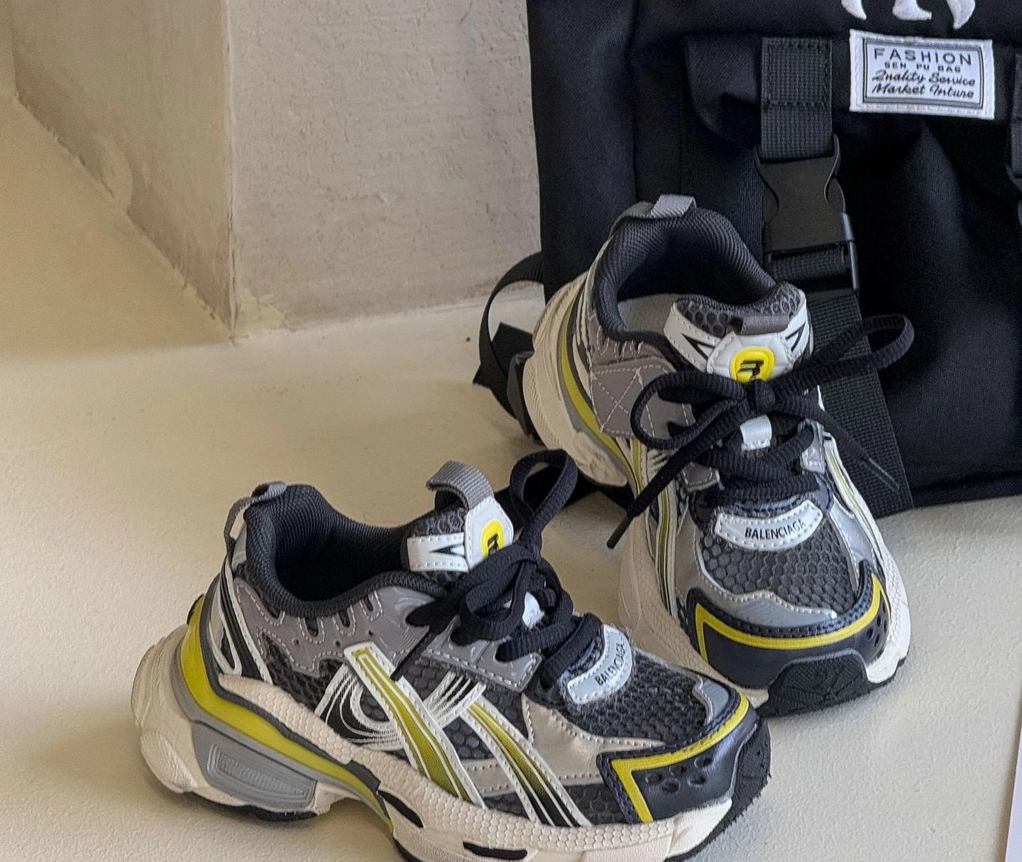 图片[7]-巴黎7.5代单网透气系列儿童魔术贴老爹鞋 尺码：26-37码 经典巴黎世家老爹款🆒 魔术贴设计，穿脱方便✌🏻 闪钻系列✨时髦又洋气✨-选品中心