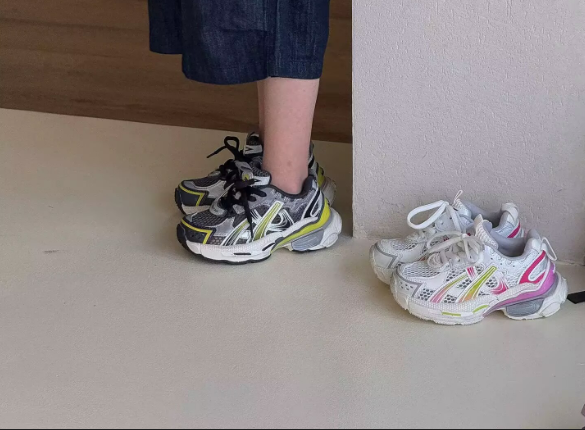 图片[8]-巴黎7.5代单网透气系列儿童魔术贴老爹鞋 尺码：26-37码 经典巴黎世家老爹款🆒 魔术贴设计，穿脱方便✌🏻 闪钻系列✨时髦又洋气✨-选品中心