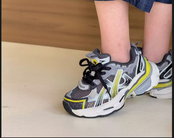 图片[3]-巴黎7.5代单网透气系列儿童魔术贴老爹鞋 尺码：26-37码 经典巴黎世家老爹款🆒 魔术贴设计，穿脱方便✌🏻 闪钻系列✨时髦又洋气✨-选品中心