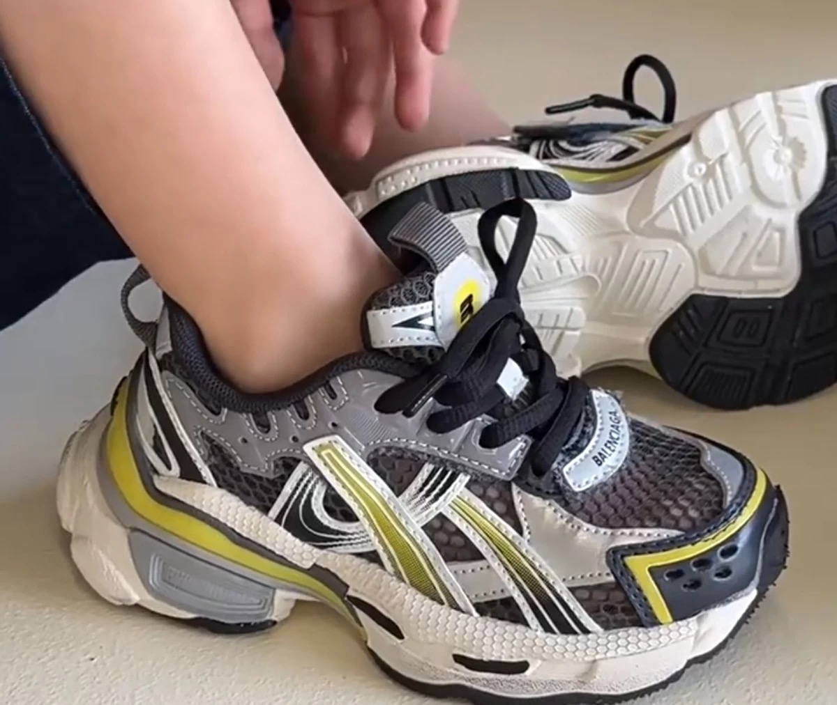 图片[6]-尺码表 现货出 巴黎7.5代单网透气系列儿童魔术贴老爹鞋 尺码：26-37码 经典巴黎世家老爹款🆒 魔术贴设计，穿脱方便✌🏻 闪钻系列✨时髦又洋气✨-选品中心