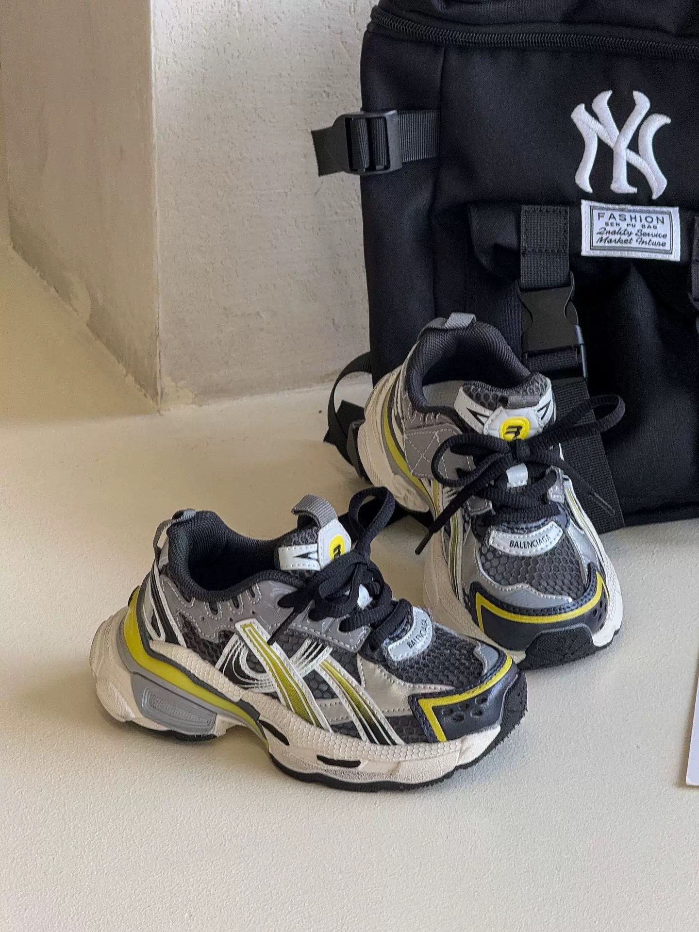 图片[2]-巴黎7.5代单网透气系列儿童魔术贴老爹鞋 尺码：26-37码 经典巴黎世家老爹款🆒 魔术贴设计，穿脱方便✌🏻 闪钻系列✨时髦又洋气✨-选品中心