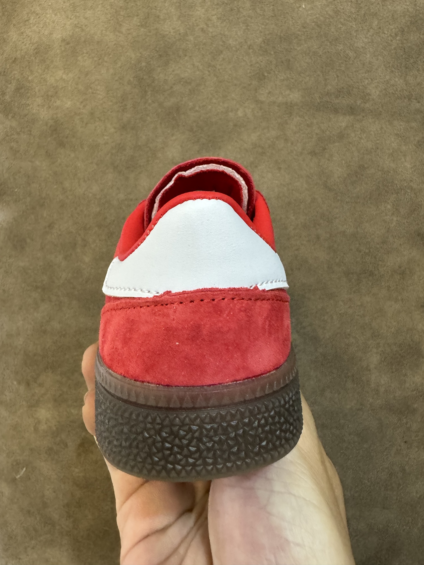 图片[7]-新色 AD德训三代新款handball spezial儿童手球鞋休闲鞋 尺码：24-37码 超百搭的新款德训🆕 优质猪八革面料，质感满分💯 橡胶耐磨防滑大底，脚感超赞👍🏻. 额外附赠一对鞋带扣，穿脱更加方便✌🏻-选品中心