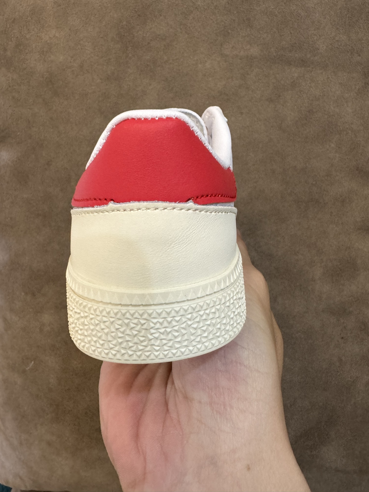 图片[7]-新色出货 AD德训三代新款handball spezial儿童手球鞋休闲鞋 尺码：24-37码 超百搭的新款德训🆕 优质猪八革面料，质感满分💯 橡胶耐磨防滑大底，脚感超赞👍🏻. 额外附赠一对鞋带扣，穿脱更加方便✌🏻-选品中心