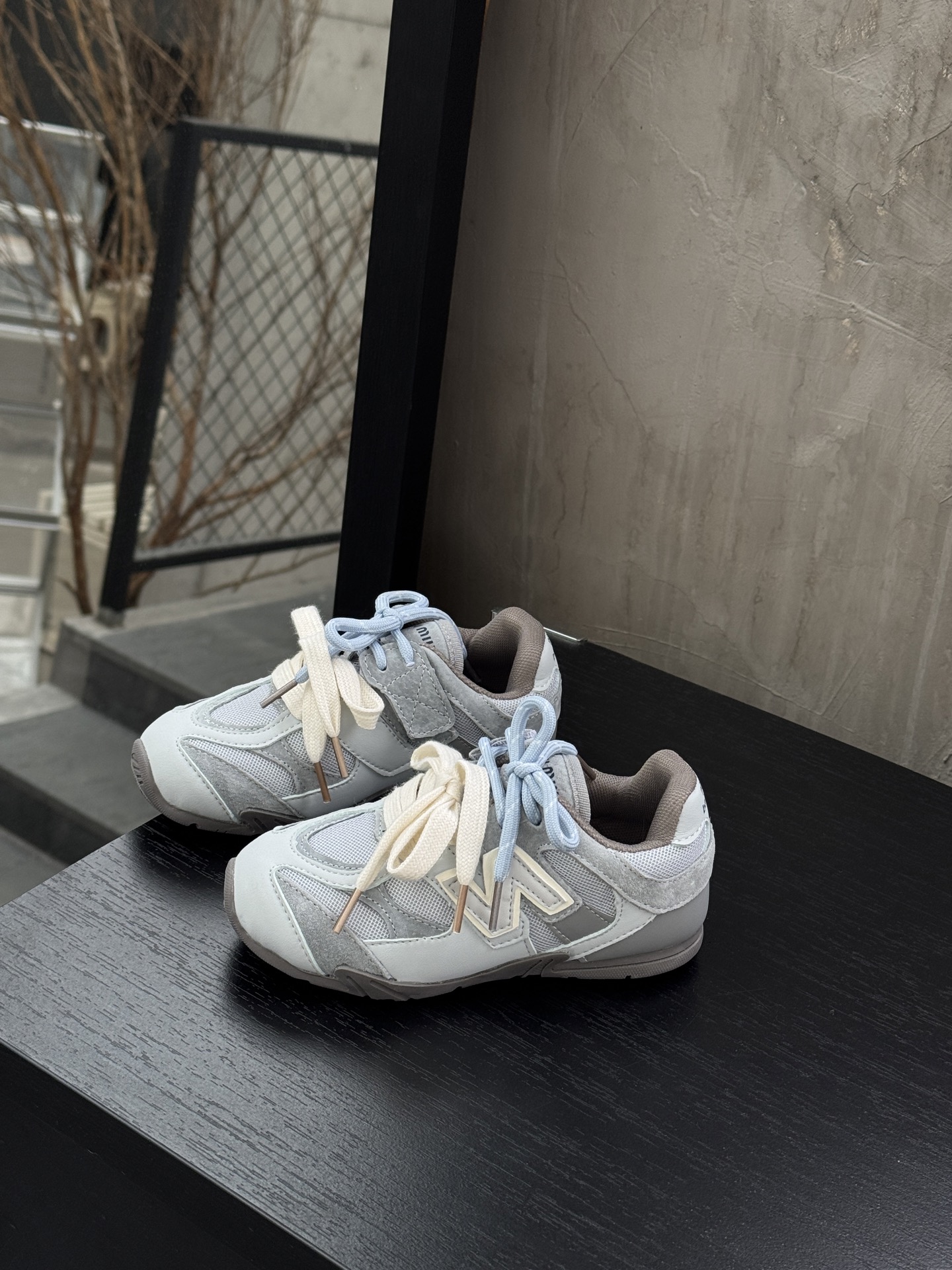 图片[3]-NB miumiu 联名款猪八皮网面魔术贴童鞋 尺码24–37 采用鞋带设计、独特的风格非常有质感！版型超级好看不肥不胖爱了爱了上脚非常轻便百搭～-选品中心