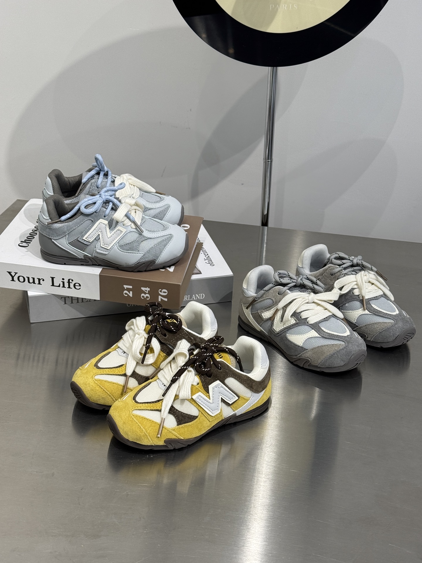 图片[2]-NB miumiu 联名款猪八皮网面魔术贴童鞋 尺码24–37 采用鞋带设计、独特的风格非常有质感！版型超级好看不肥不胖爱了爱了上脚非常轻便百搭～-选品中心