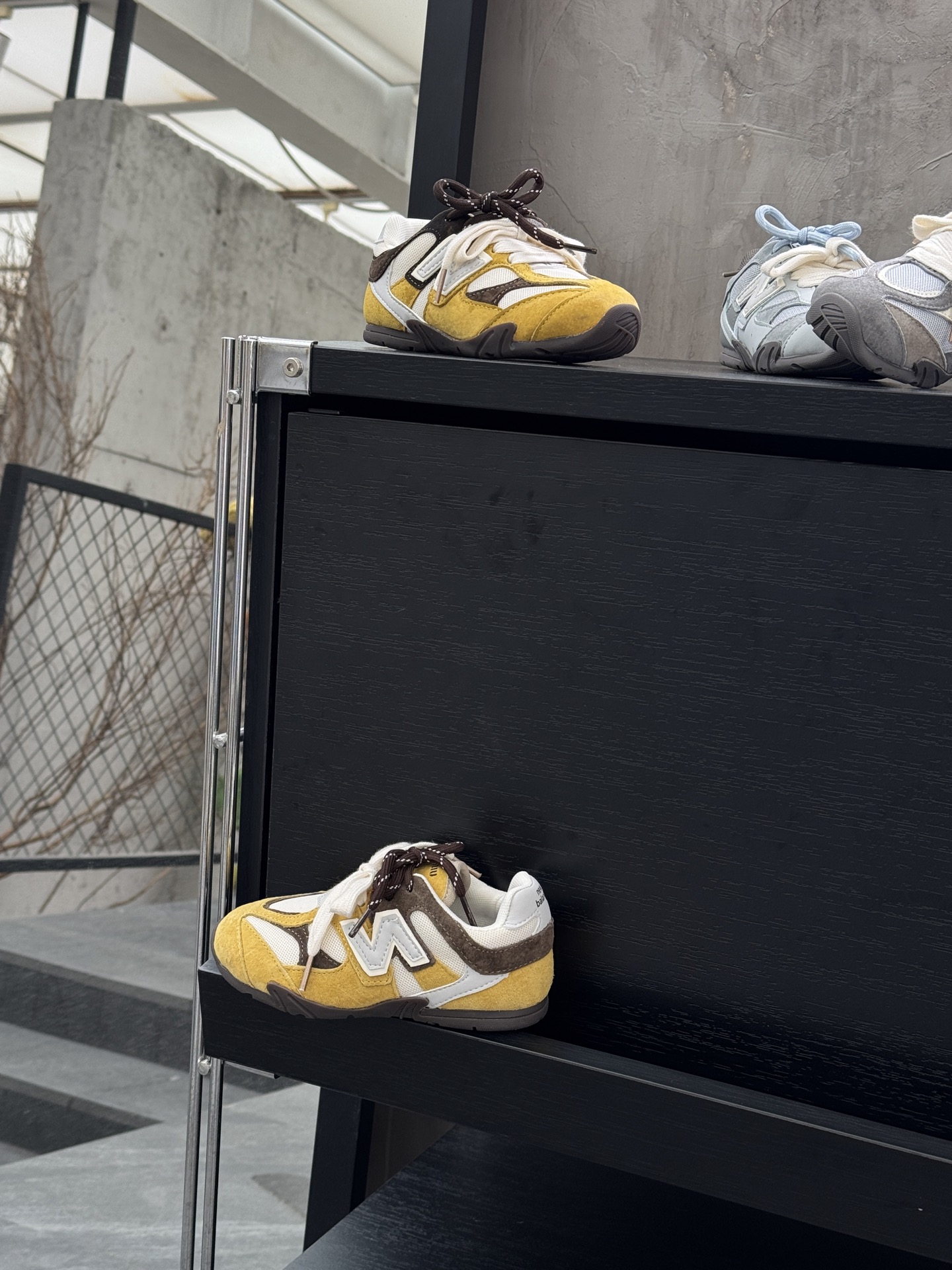 图片[4]-NB miumiu 联名款猪八皮网面魔术贴童鞋 尺码24–37 采用鞋带设计、独特的风格非常有质感！版型超级好看不肥不胖爱了爱了上脚非常轻便百搭～-选品中心