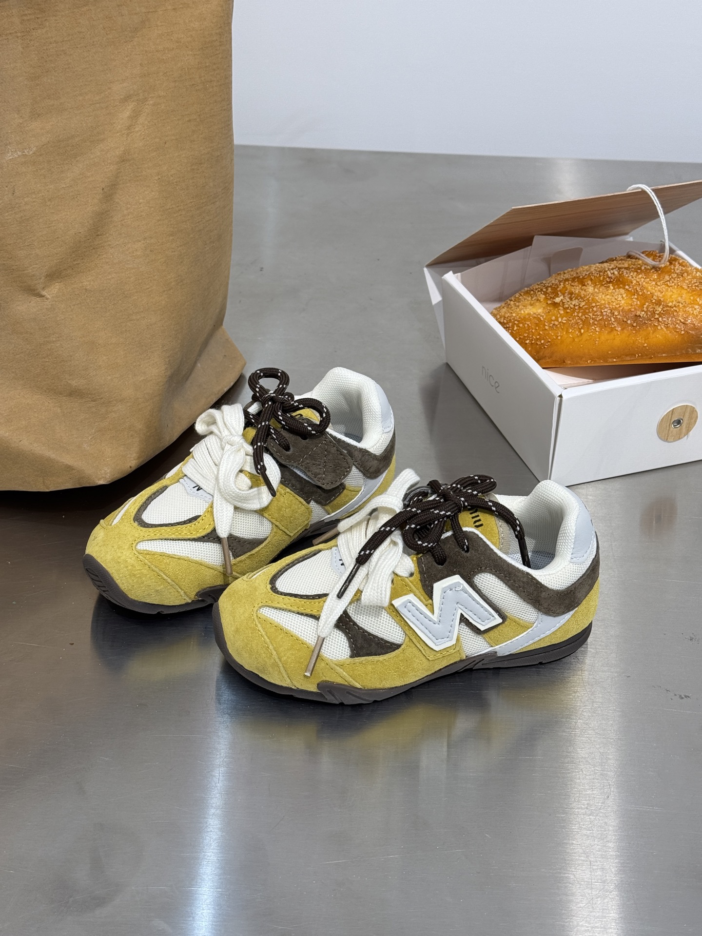 图片[3]-NB miumiu 联名款猪八皮网面魔术贴童鞋 尺码24–37 采用鞋带设计、独特的风格非常有质感！版型超级好看不肥不胖爱了爱了上脚非常轻便百搭～-选品中心