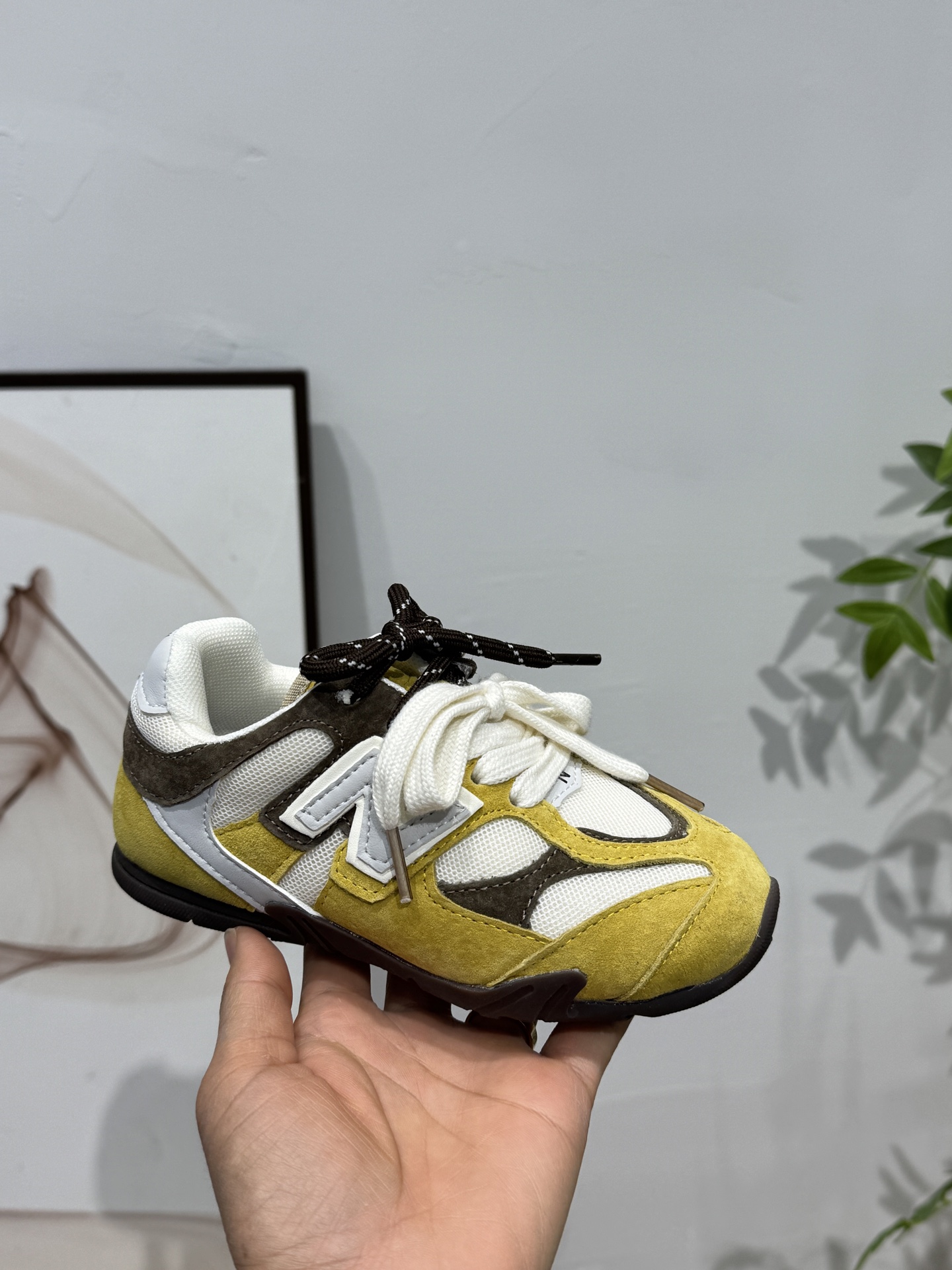 NB miumiu 联名款猪八皮网面魔术贴童鞋 尺码24–37 采用鞋带设计、独特的风格非常有质感！版型超级好看不肥不胖爱了爱了上脚非常轻便百搭～-选品中心